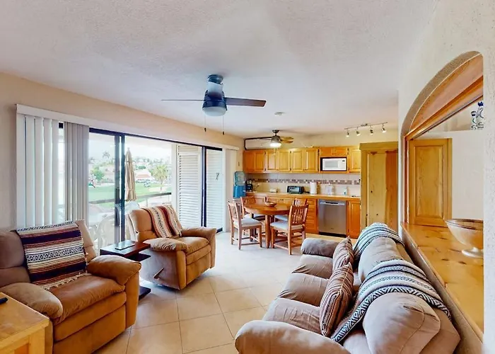 Inviting Across From The With Pool, Grill, Balcony & Golf Nearby Сasa de vacaciones