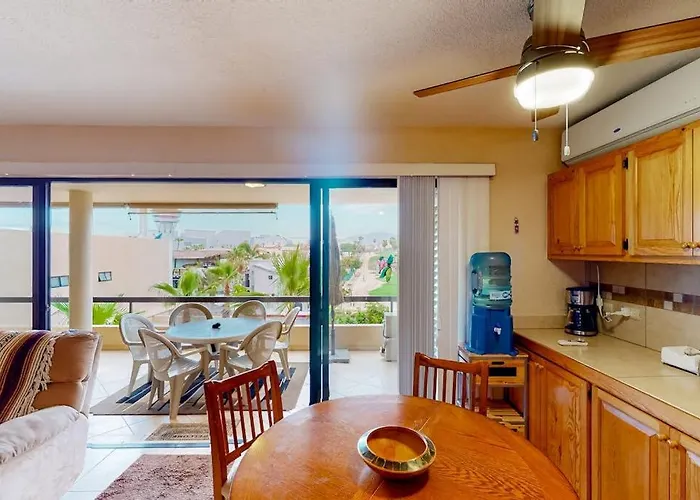 Inviting Across From The With Pool, Grill, Balcony & Golf Nearby Сasa de vacaciones